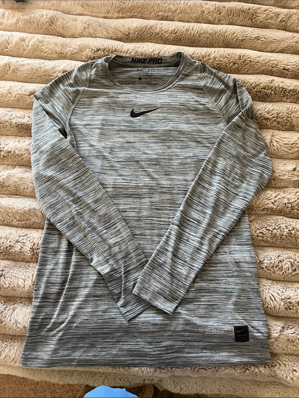 Men’s Nike Pro drifit Long Sleeve Heathered Gray Top